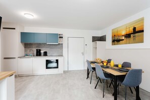 Fridge, microwave, oven, stovetop - MEERholung FeWo 3.7 - Family-friendly vacation apartment close to the beach - (Cuxhaven)