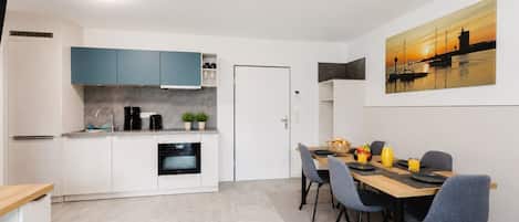 Coffee/tea maker, fridge, microwave, oven