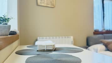 Appartement, uitzicht op bergen | Dineren