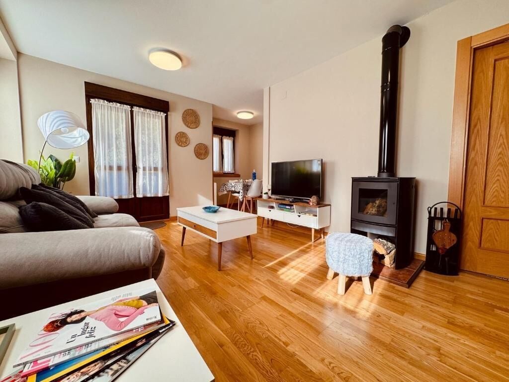 Apartment, Balcony, Mountain View | Living area