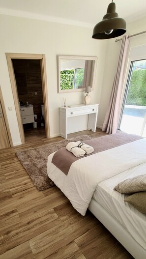 Iron/ironing board, WiFi, bed sheets - Exceptional villa, infinity pool, view of the marina and cliffs, close to beaches. (Albufeira)