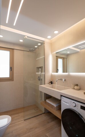 Shower, hair dryer, towels - Casa Doma Luxury Suite with Heated Mini Pool and Private Parking (Rethymno Town)