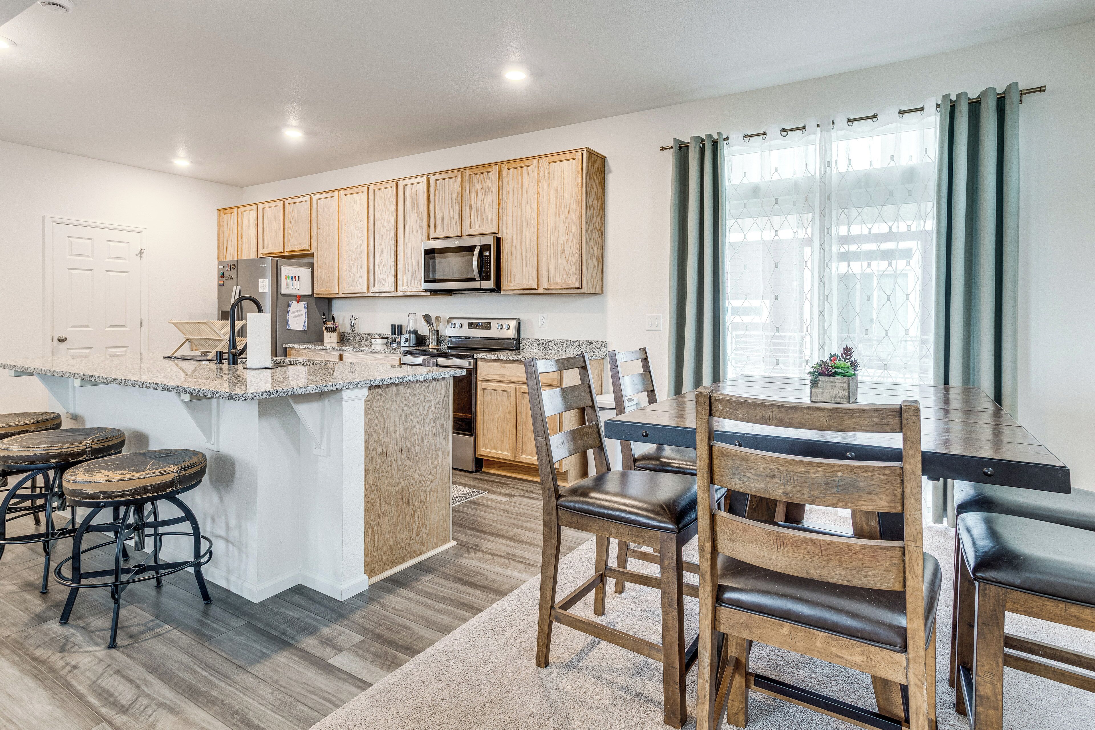 Fridge, microwave, stovetop, dishwasher