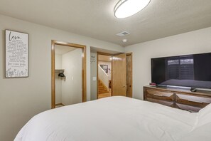 Desk, Internet, bed sheets