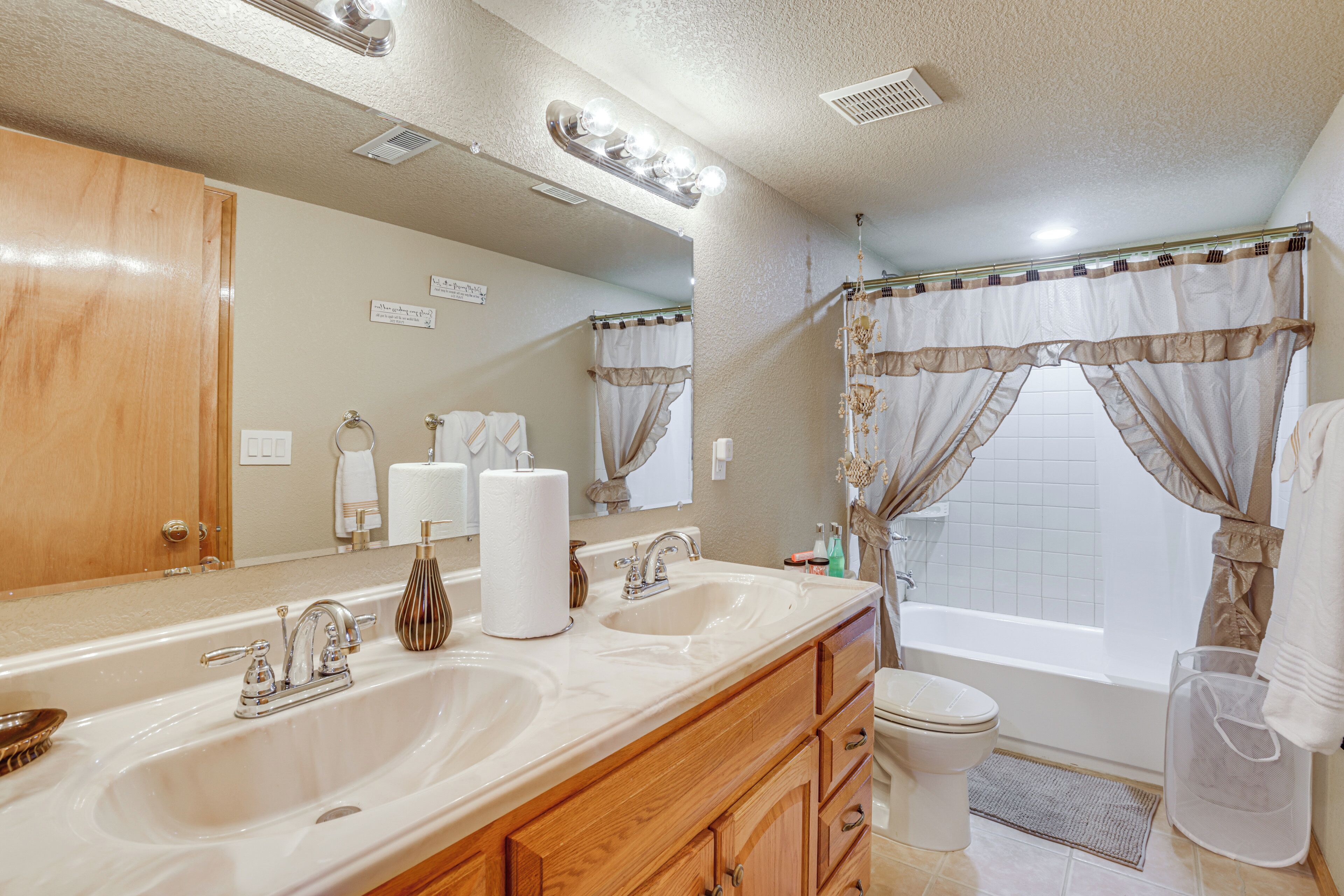 Hair dryer, towels