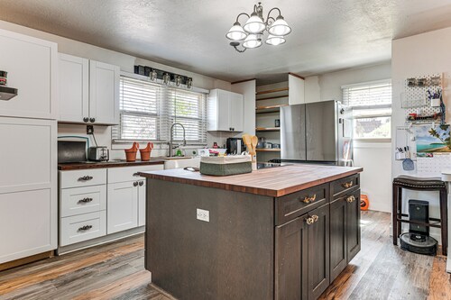 Mountain & Valley Views! Pet-Friendly Pioche Home