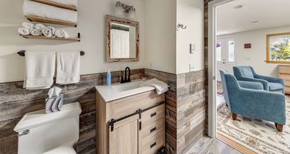 Walkable, Dog Friendly! Friday Harbor Stay w/ Deck