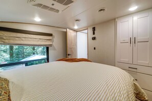 熨斗/熨衣板、上网接入、床单