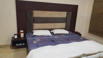 Deluxe Double Room, City View | Desk, free WiFi