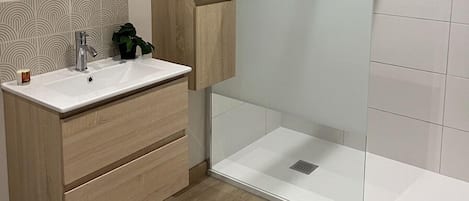 Dusche, Handtücher, Toilettenpapier