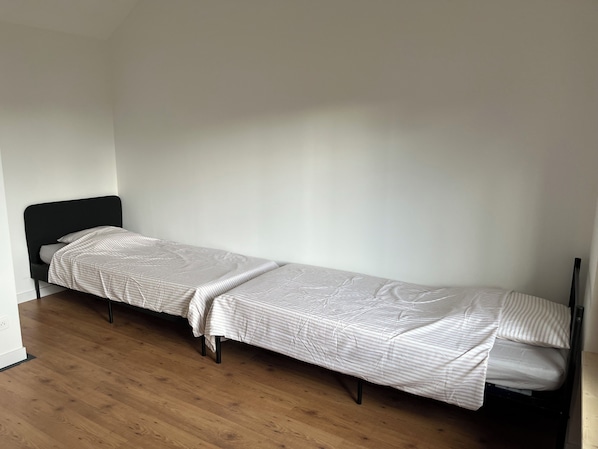 3 Schlafzimmer, Reisekinderbett, kostenloses WLAN, Bettwäsche