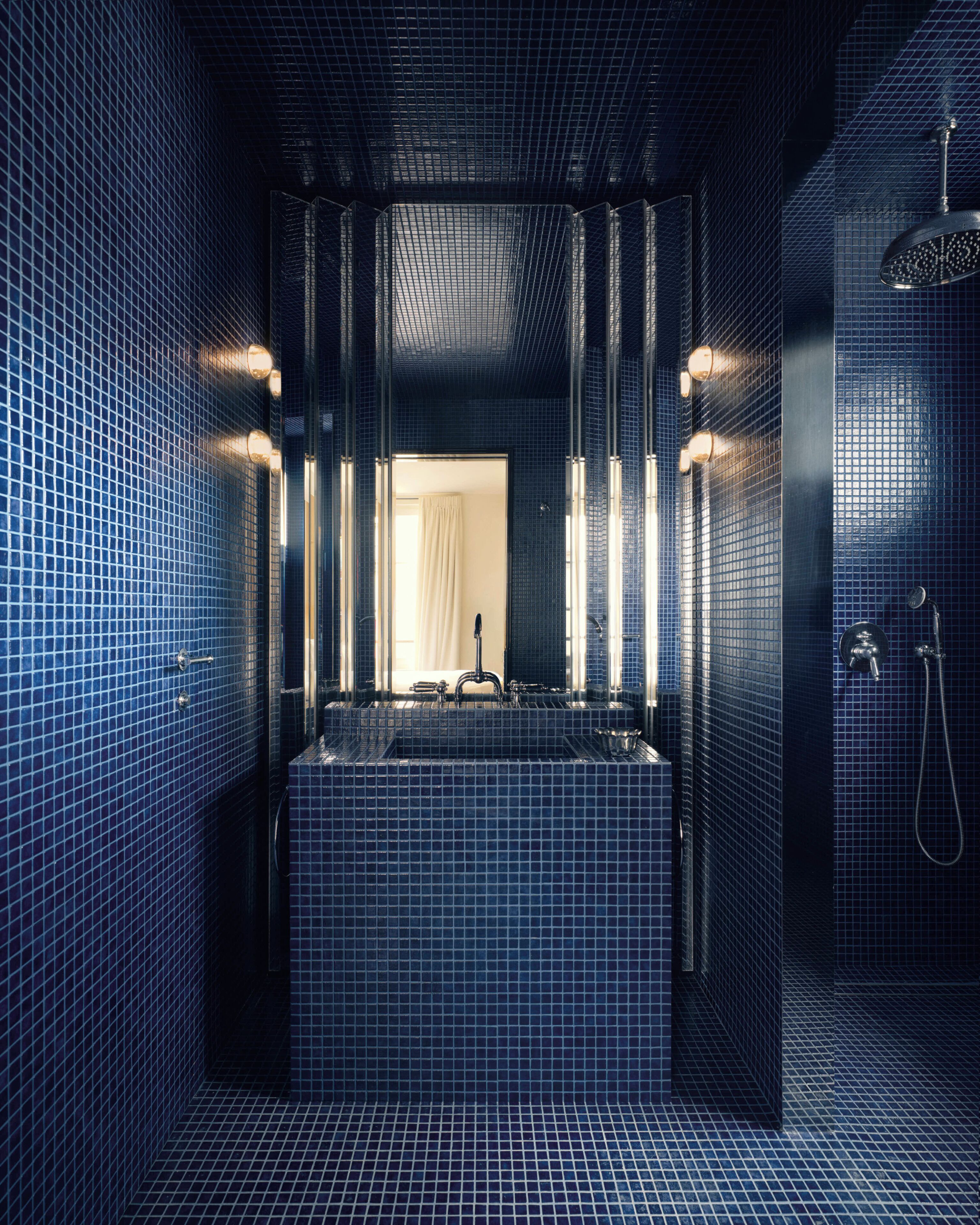 Design Penthouse, Courtyard View | Bathroom