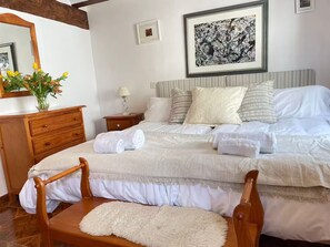 5 Schlafzimmer, Bügeleisen/Bügelbrett, kostenloses WLAN, Bettwäsche