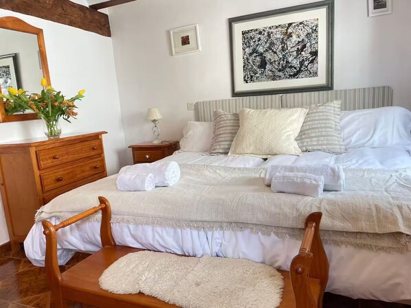 5 habitaciones, tabla de planchar con plancha y wifi gratis 