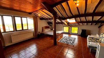 5 slaapkamers, een strijkplank/strijkijzer, gratis wifi, beddengoed