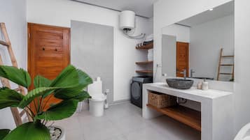 Design-Villa, 2 Schlafzimmer, eigener Pool | Badezimmer