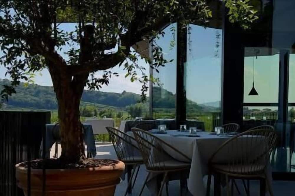 Stilla Rooms and Contemporary Cuisine