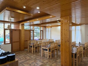 Dining - The White Rain Cottage (Manali)