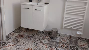Huis, uitzicht op zwembad | Badkamer