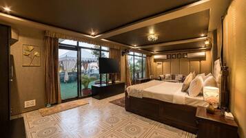 Luxury Penthouse, City View | Soundproofing, iron/ironing board, free WiFi