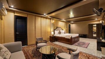 Luxury Penthouse, City View | Soundproofing, iron/ironing board, free WiFi