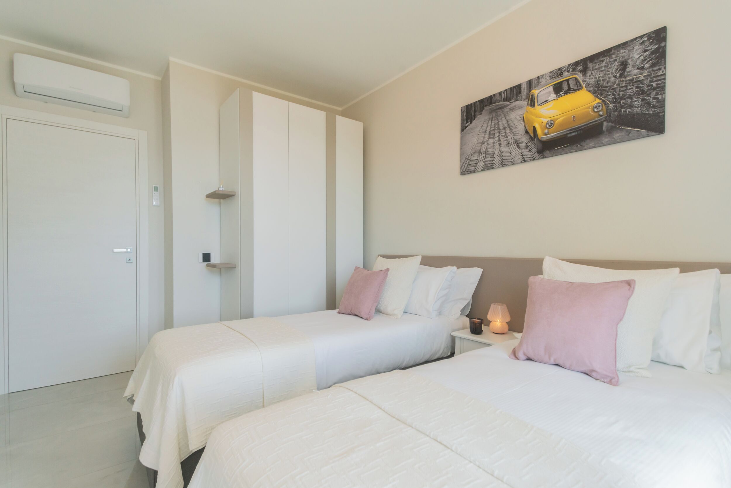 アパートメント (2 Bedrooms) | 2 室のベッドルーム、客室ごとに異なる装飾、客室ごとに  異なるインテリア、アイロン / アイロン台