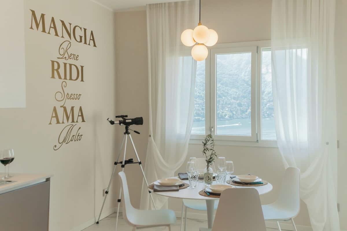 公寓 (2 Bedrooms) | 起居区 | 电视