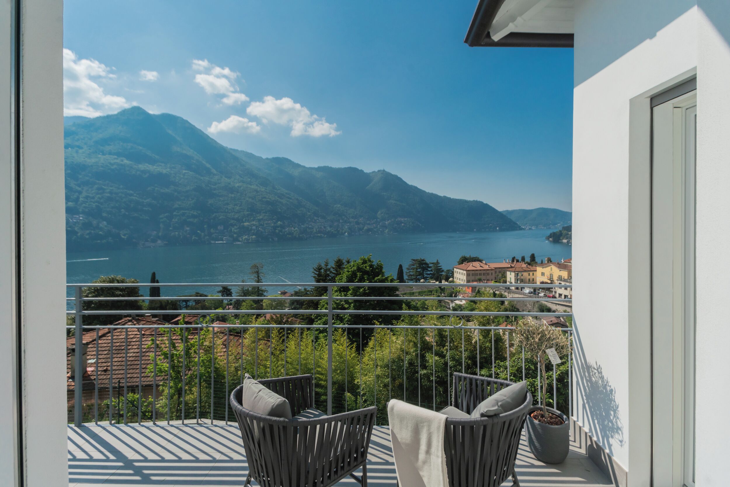 Apartment (2 Bedrooms) | Balcony