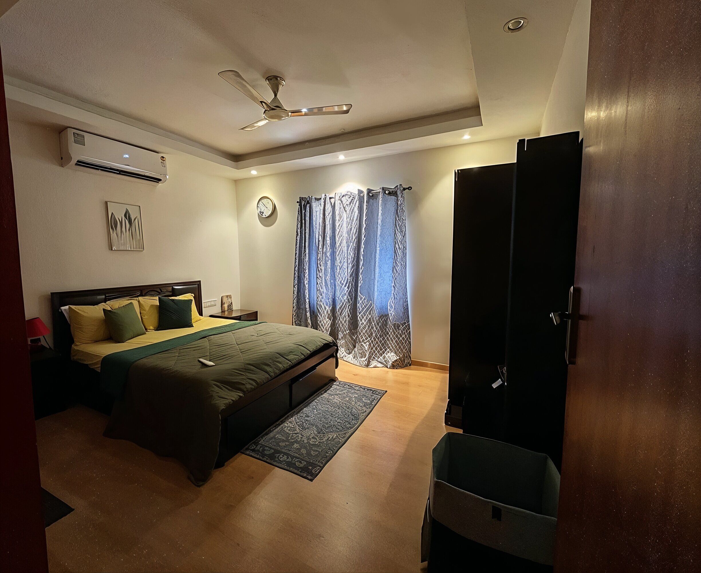4 bedrooms, iron/ironing board, free WiFi, bed sheets