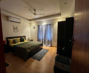 4 bedrooms, iron/ironing board, free WiFi, bed sheets - Nestled in a peaceful and residential neighbourhood 5 minutes from CMC Vellore (Vellore)