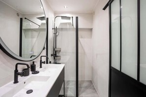 Shower, hair dryer, shampoo - Art Loft # Design - Near Croisette | Beaches - A/C (Cannes)