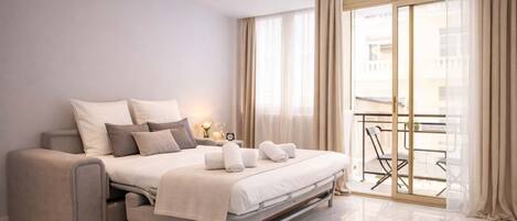 Iron/ironing board, travel crib, WiFi, bed sheets