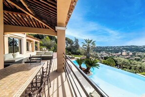 Outdoor dining - Villa Picasso # Panoramic View - Luxury - Jacuzzi (Vallauris)