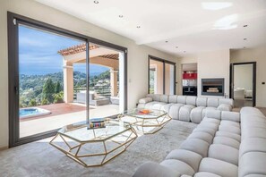 TV, fireplace, offices - Villa Picasso # Panoramic View - Luxury - Jacuzzi (Vallauris)