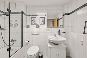 Bathroom - Waldegg—a beautiful, bright 3-room maisonette apartment in Bad Friedrichshall (Bad Friedrichshall)