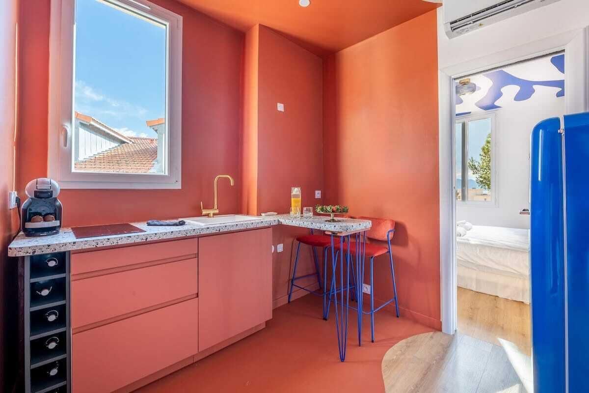 Fridge, stovetop, electric kettle, toaster