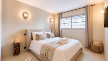 Iron/ironing board, Internet, bed sheets