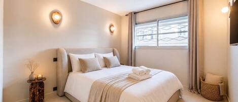 Tabla de planchar con plancha, Internet, ropa de cama