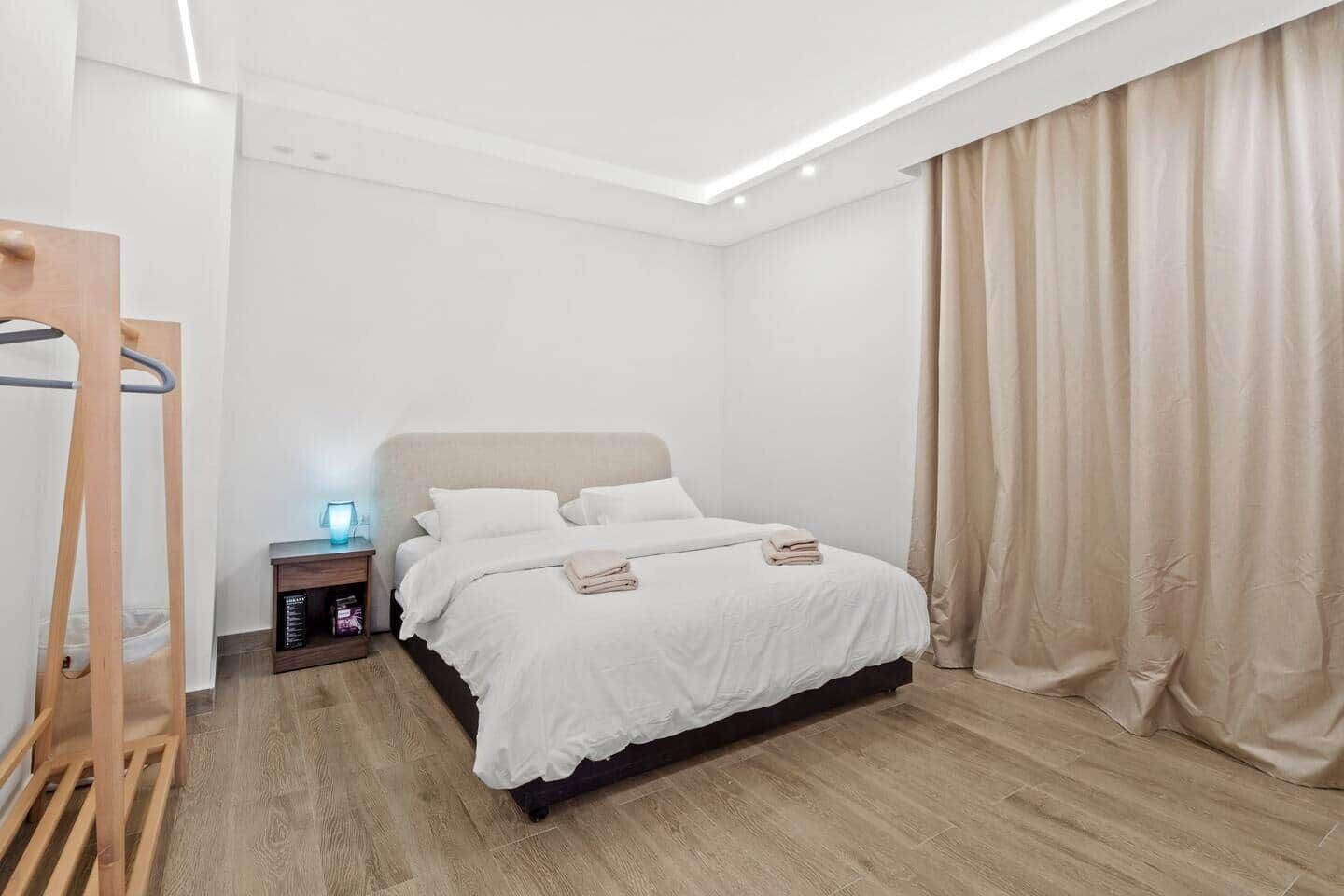 WiFi, bed sheets