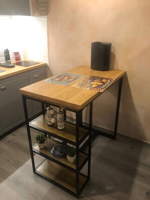 Dining - Studio Apartment 'Sublime  En Plein Centre' with Wi-Fi and Air Conditioning (Aix-en-Provence)