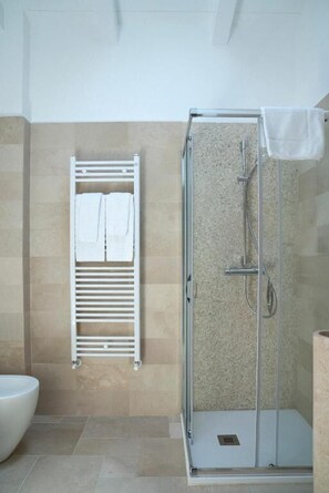 Deluxe Double Room, Pool View | Bathroom - Otto Apulia House (Puglia)