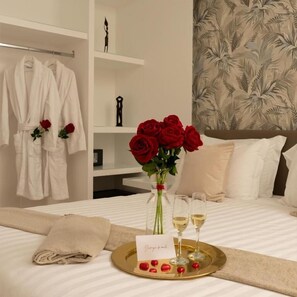 Deluxe Double Room, Courtyard View | In-room safe, soundproofing, iron/ironing board, free WiFi - Otto Apulia House (Puglia)