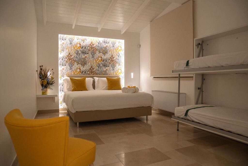 Doppia Deluxe, vista piscina | Una cassaforte in camera, insonorizzazione, ferro/asse da stiro
