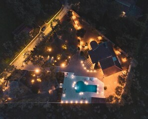 Seasonal outdoor pool, pool umbrellas, sun loungers - Otto Apulia House (Andria)