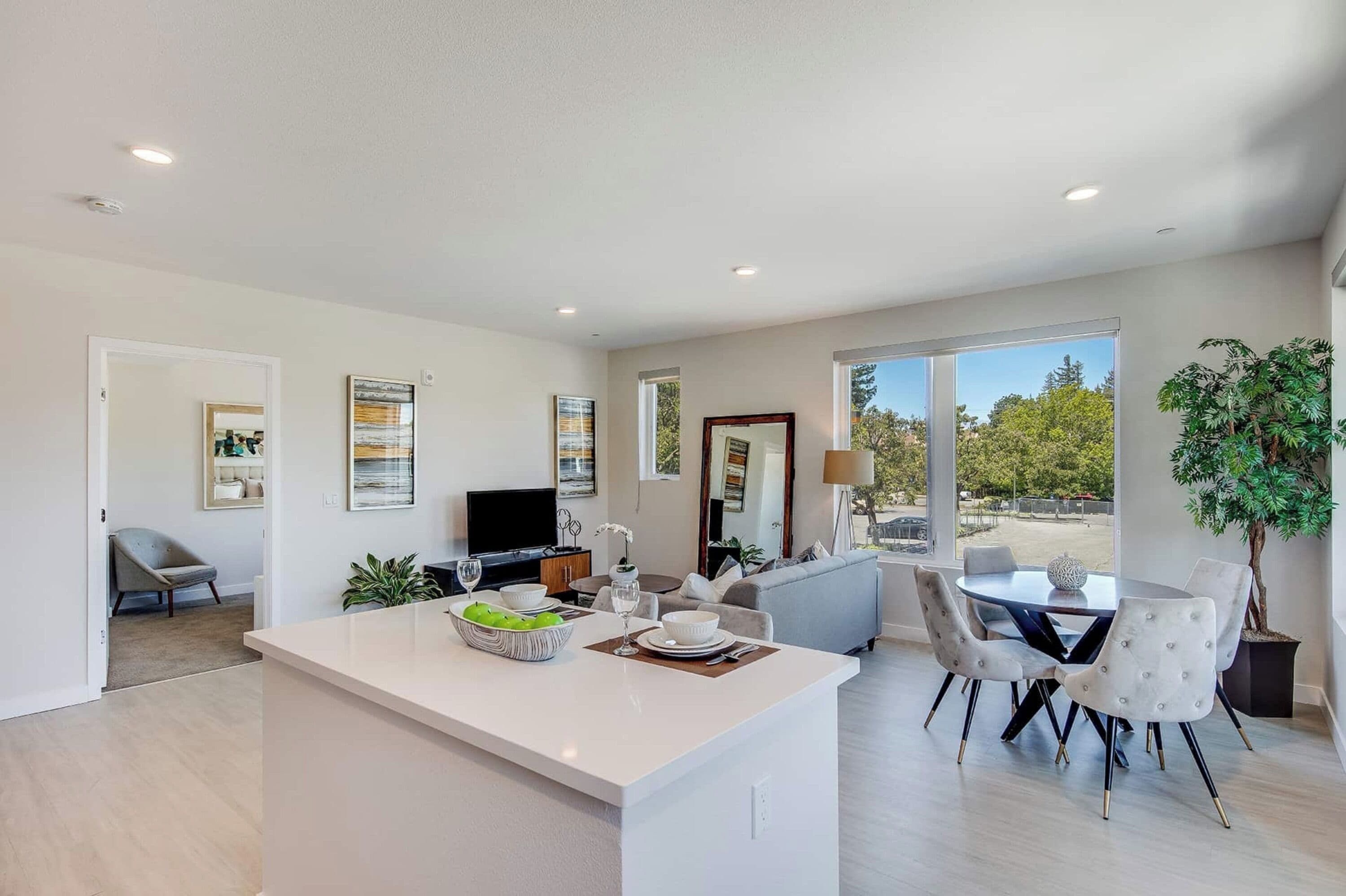 Exclusive Condo, 2 Bedrooms | In-room dining