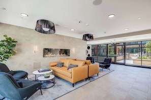 Lobby sitting area - Realm (Menlo Park)