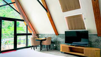 Deluxe Cottage, River View | Free WiFi