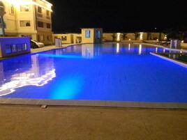 2 piscinas al aire libre