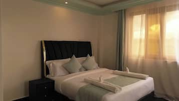 Desk, laptop workspace, iron/ironing board, free WiFi