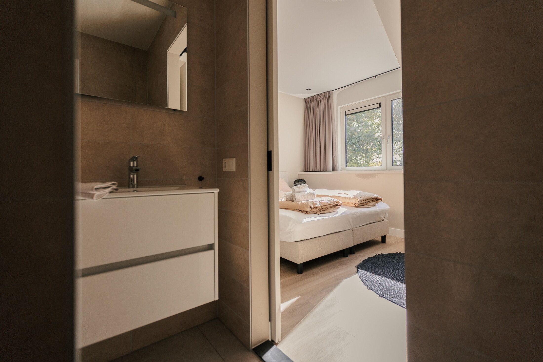10 bedrooms, WiFi, bed sheets